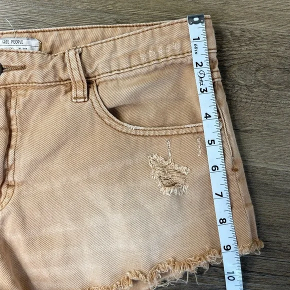 Free People Women’s Tan Denim Shorts, distressed, Raw Hem, size 27 - Picture 7 of 12